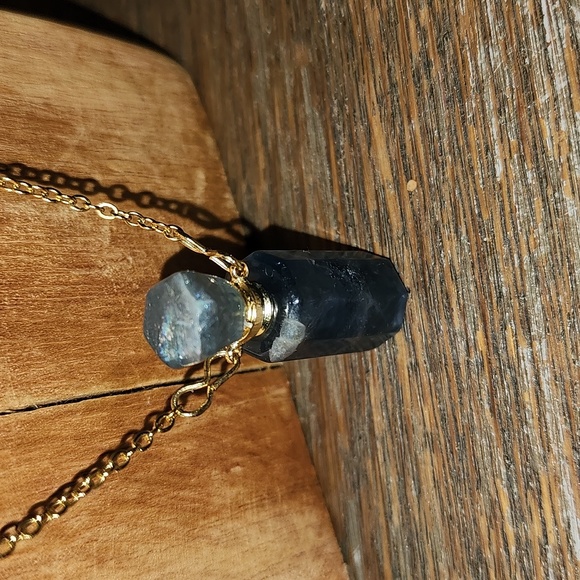 New Blue Kyanite essential oils bottle - Picture 4 of 5